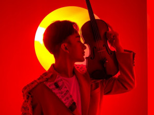 Album Mùa hè vĩnh cửu: Bữa tiệc phù hoa của nghệ sĩ violin Hoàng Rob