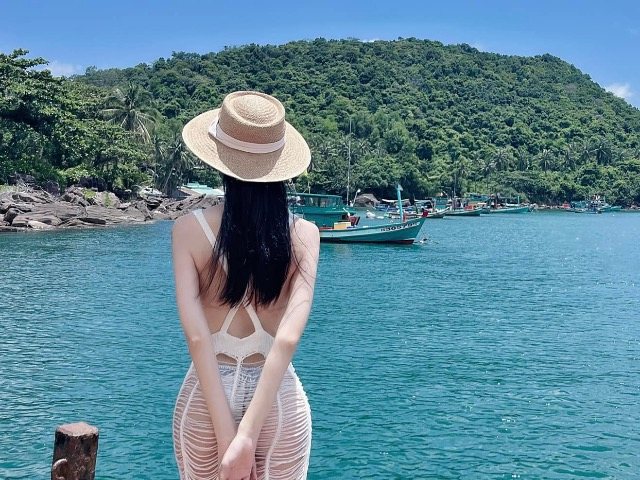 Lâm Tâm Như đi ăn cưới mặc đồ bên còn bên mất sexy quên lối về 71 Tiên nữ Đắk Nia diện áo tắm soi thấu hao hao Ngọc Trinh, khoe dáng nuột nà