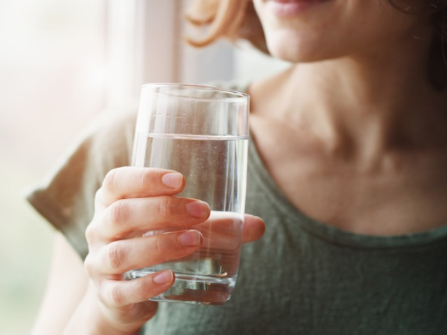 Có 4 thời điểm uống nước lợi nhất cho cơ thể, còn 3 thói quen nạp nước này lại gây bệnh