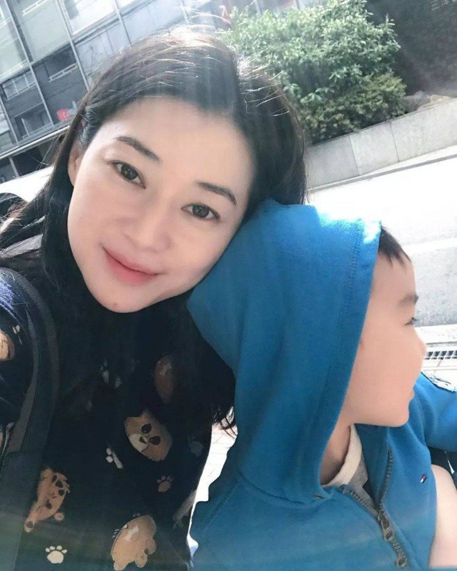 52歲未婚，高天樂被記者曝已婚，10歲兒子尚有合影 - 3