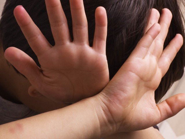 Tin mới nhất về sức khỏe bé trai 3 tuổi bị bạo hành, nhốt vào tủ cấp đông ở Hà Nam