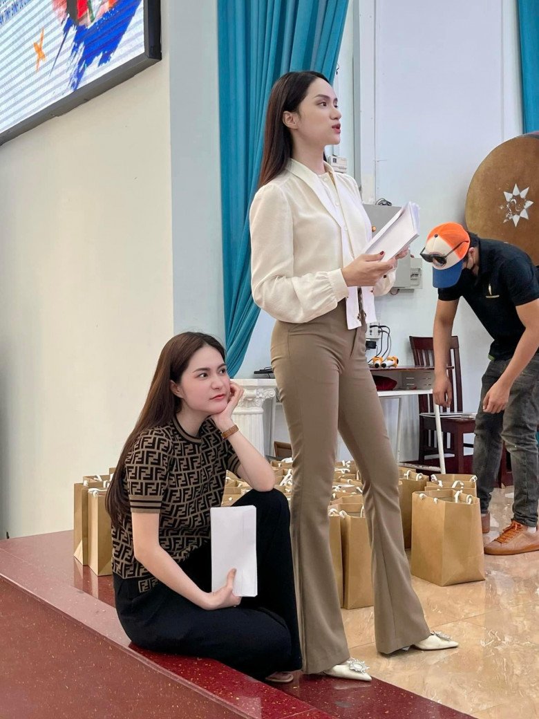 Hoa hậu Việt xa bạn trai CEO trẻ ăn mặc phong phanh, về nước lại kín đáo như nàng thơ - 9