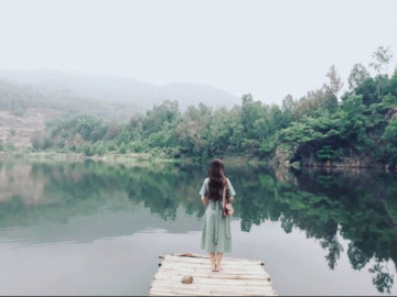 Phát hiện hồ nước xanh ngắt ở Đà Nẵng, đẹp không kém cảnh châu Âu