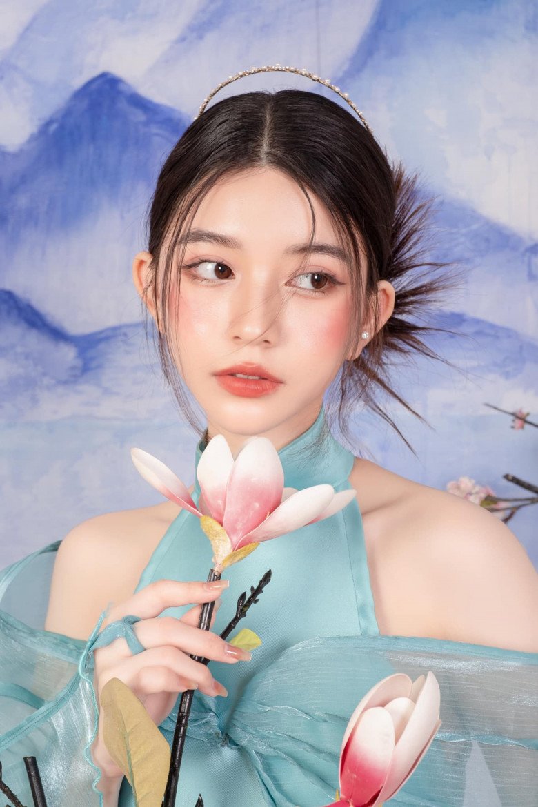 Hotgirl từng biếu mẹ gần 100 triệu dịp Trung thu hóa ra là gái xinh nức tiếng Sài Gòn, kiếm tiền từ rất sớm - 1