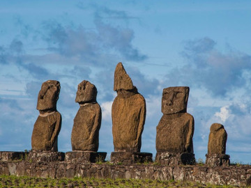 Cận cảnh bức tượng đá 2 mặt kỳ lạ trên đảo Phục Sinh