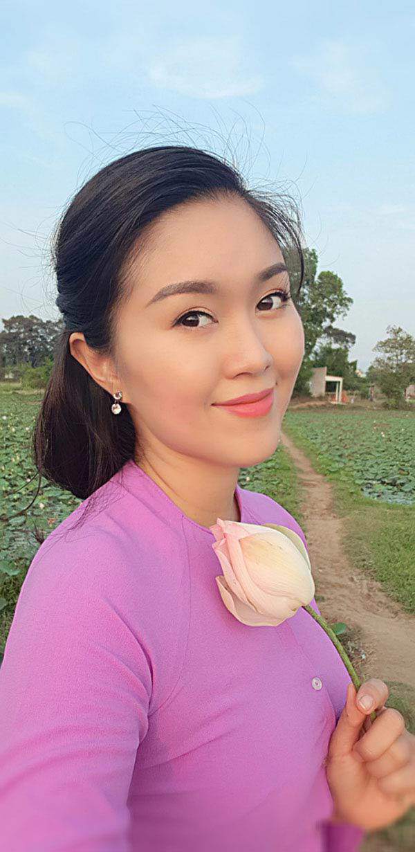 Em gái Lê Phương mặc áo lưới xuyên thấu vẫn đẹp dịu dàng đúng mực một MC - 3