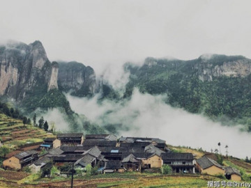 Đi bộ 2 tiếng, băng rừng vượt núi để tới ngôi làng hẻo lánh nhất Trung Quốc