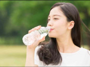 Có phải ai cũng cần uống 2 lít nước mỗi ngày? Công thức tính lượng nước chuẩn xác nhất cho mỗi người