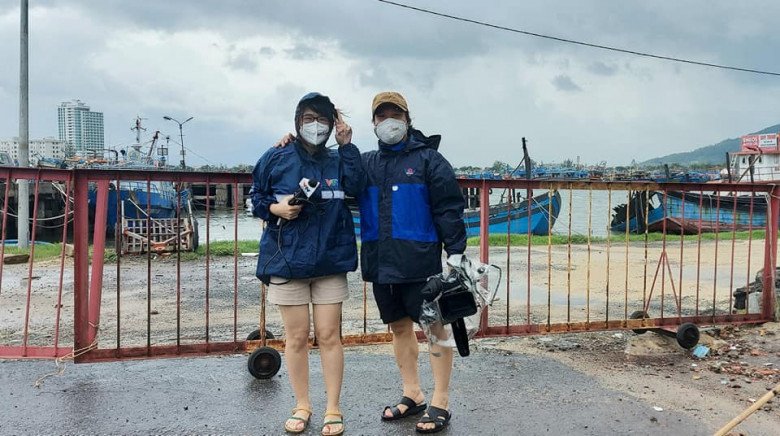 Người phụ nữ làm nhiệm vụ tác nghiệp giữa cơn bão Noru: 365 ngày làm việc ít khi mặc đẹp - 6