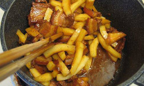 Cách làm thịt kho dừa ngon và hấp dẫn