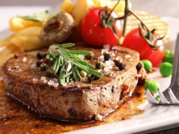 Cách chế biến thịt bò để đạt được độ mềm và thơm ngon cho món bò sốt tiêu đen?
