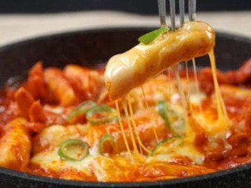 Có thể điều chỉnh độ cay của sốt tokbokki như thế nào?
