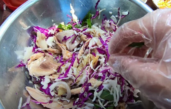 Cách thực hiện gỏi gà cải bắp ngon thanh đuối ăn mãi ko ngán - 5