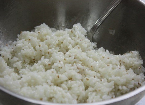 Cách thực hiện cơm trắng cuộn rong đại dương (kimbap) Nước Hàn vừa thơm vừa ngon không xẩy ra thô - 3