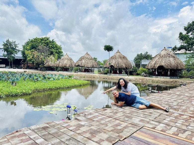 Hồng Vân khoe ảnh lê lết dưới đất tạo dáng chồng tài tử, hành động của Lê Tuấn Anh được nhiều lời khen - 5