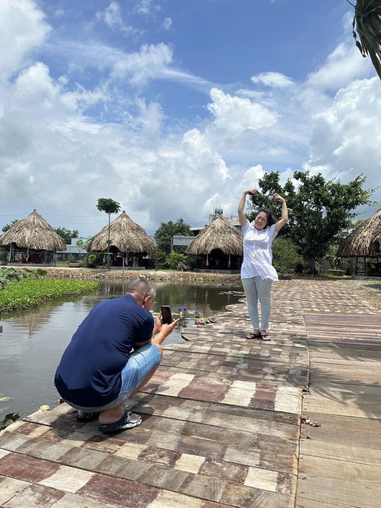 Hồng Vân khoe ảnh lê lết dưới đất tạo dáng chồng tài tử, hành động của Lê Tuấn Anh được nhiều lời khen - 6