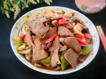 Bộ phận này của heo nhiều người chê độc tuy nhiên lượng Vi-Ta-Min A cao cấp rất nhiều lần thịt cá, nấu nướng lên đặc biệt tốn cơm