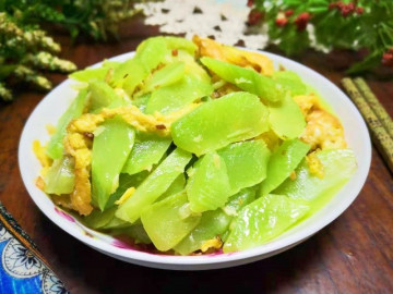 Loại rau xanh tưởng chỉ ăn lá nào ngờ phần thân ái là bảo bối, nhiều axit folic gom kéo dãn dài tuổi tác lâu, nấu nướng thế này đặc biệt ngon