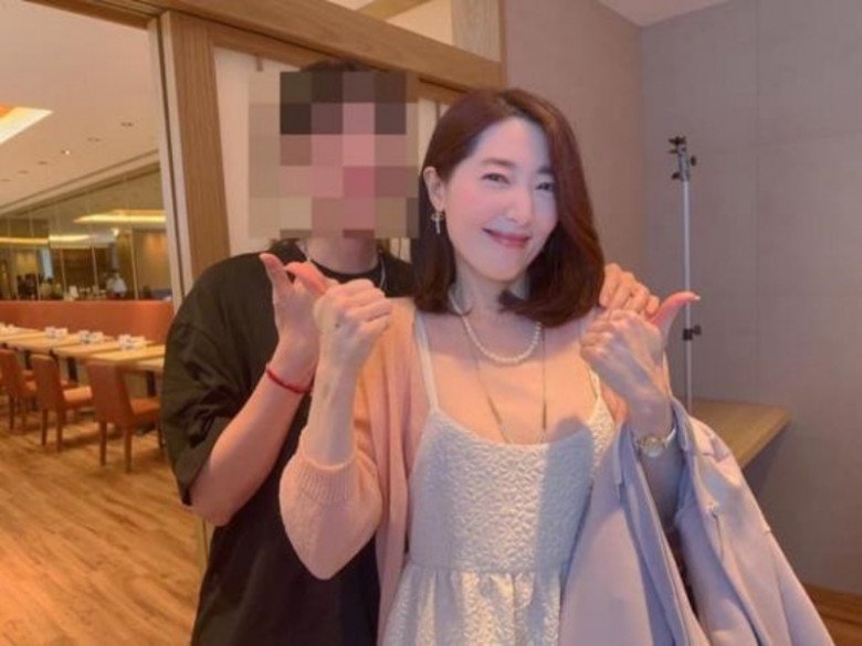 ファン・キム・リエンはスクリーン上で最も大胆である：50歳以下は素顔の写真を公開すると発熱を引き起こし、後輩は単に言葉を失っているようだ - 1