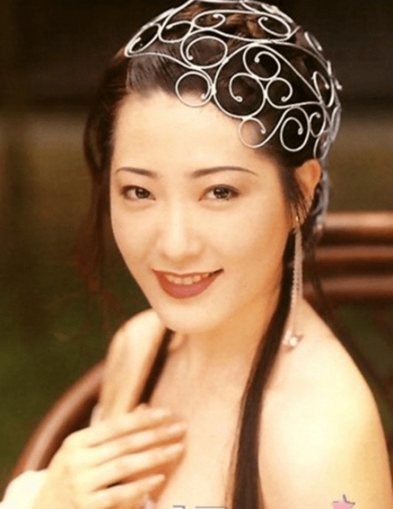 ファン・キム・リエンはスクリーン上で最も大胆：50代以下が素顔写真公開で発熱、後輩たちは絶句 - 7