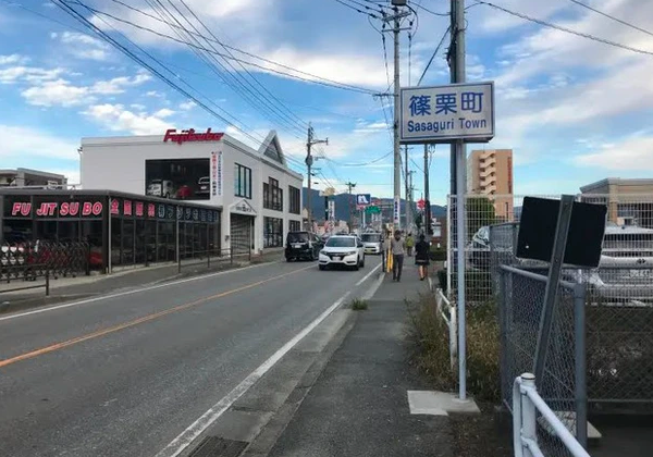 家の中の家具は動いたり消えたりし続けました。 男がカメラを設置し衝撃的な場面を目撃 - 1