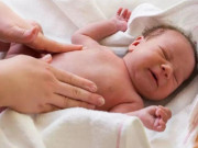 Cách massage da cho trẻ sơ sinh giúp bé ngủ ngon, tiêu hóa tốt