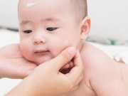 4 lý do khiến bố mẹ cần phải chăm sóc da cho con từ sơ sinh