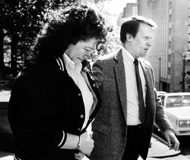 dạt thuóc chúa dọc vào của hàng và kịch bản giét chòng nhu phim của nguòi vọ tàn nhãn - 2