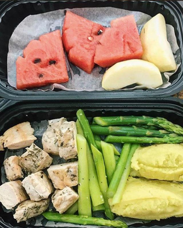 khoe vong eo be xiu, do my linh that su khien nguoi khac "nong mat" voi lan xuat hien nay - 8