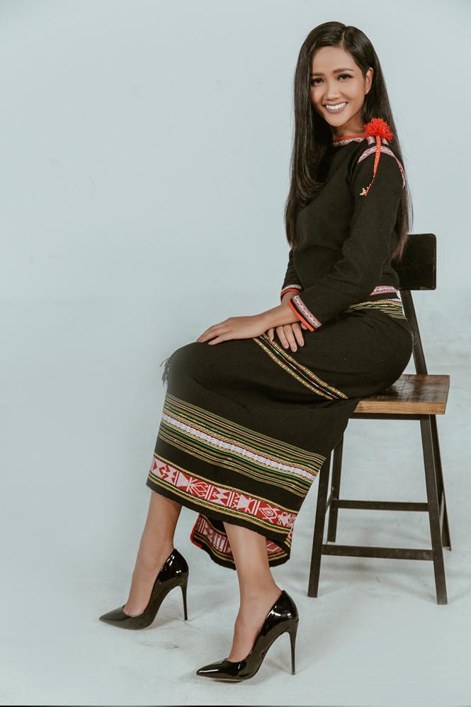 h'hen nie hoi y nguoi ham mo ve "toc tai" truoc them miss universe va day la cai ket! - 6