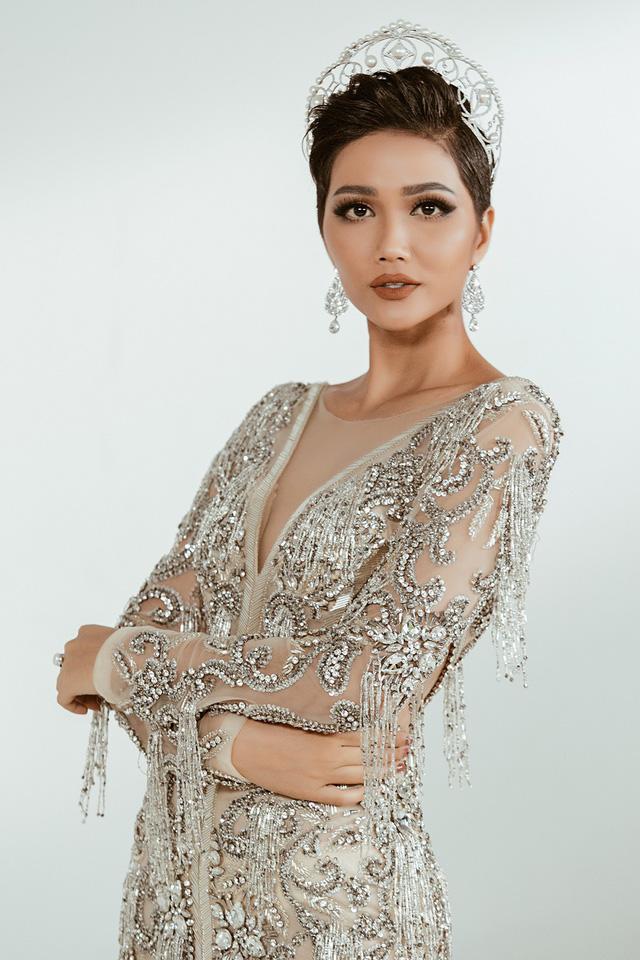 h'hen nie hoi y nguoi ham mo ve "toc tai" truoc them miss universe va day la cai ket! - 7