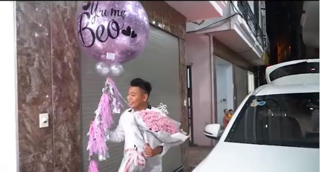 nguoi vo len tieng sau clip chong tang xe 1.9 ty duoc dan tinh cho la dan dung "cau like" - 1