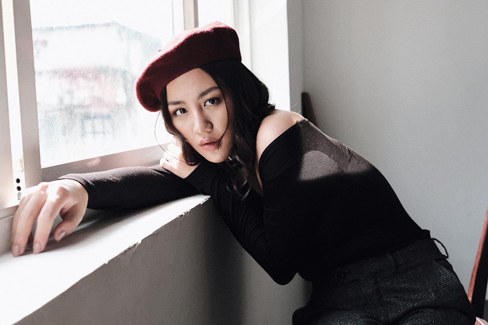 bi mat dang sau nhung chiec cam nhon cua sao viet khien ai cung muon tham my - 9