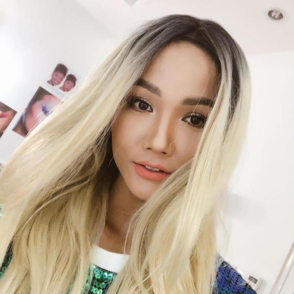 hom qua khan gia phan doi toc den dai, hom nay h'hen nie doi thanh toc dai mau... bach kim? - 4