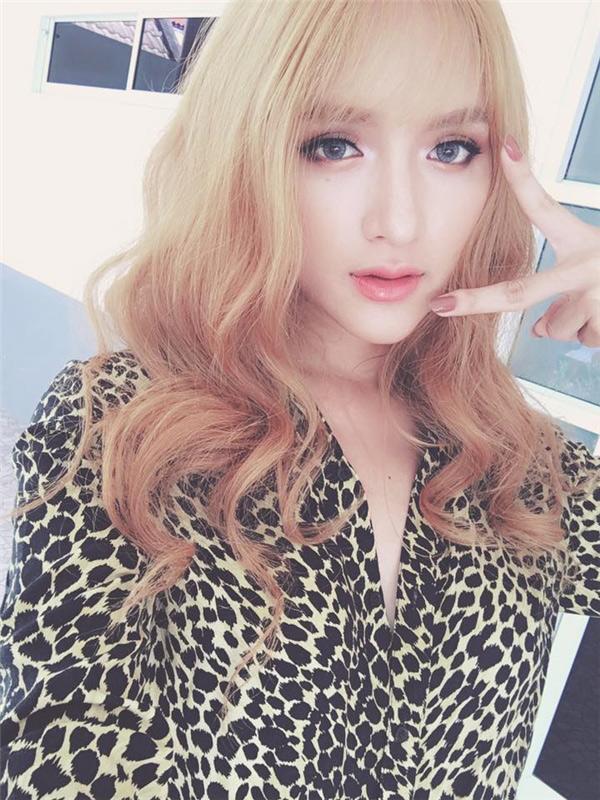 hom qua khan gia phan doi toc den dai, hom nay h'hen nie doi thanh toc dai mau... bach kim? - 8