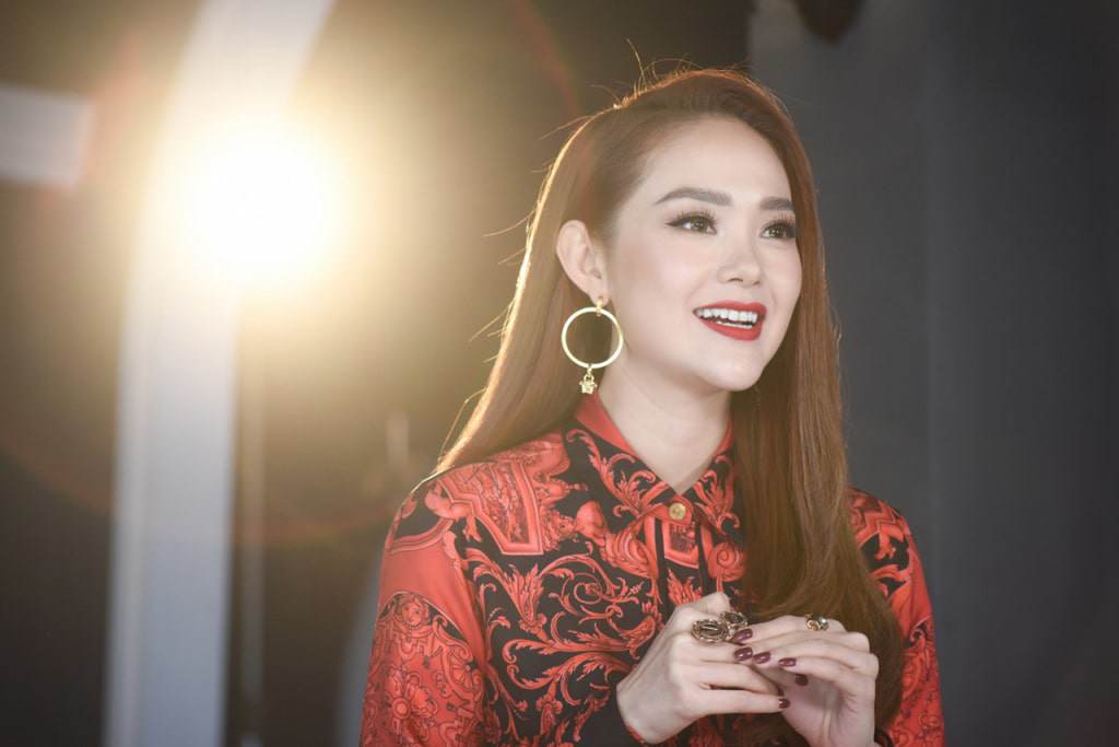 bi mat dang sau nhung chiec cam nhon cua sao viet khien ai cung muon tham my - 7