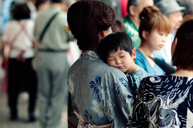 phu nu nhat ban: khong thich lay chong, buoi toi mac vay ra duong dao cung cho cung - 4