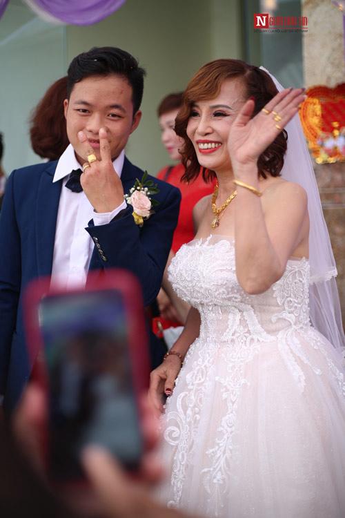 10 ngay sau dam cuoi, tinh cam bo me chong danh cho co dau 62 tuoi ra sao? - 4