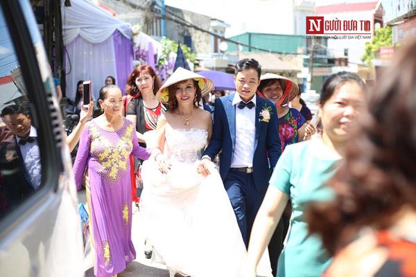 10 ngay sau dam cuoi, tinh cam bo me chong danh cho co dau 62 tuoi ra sao? - 6