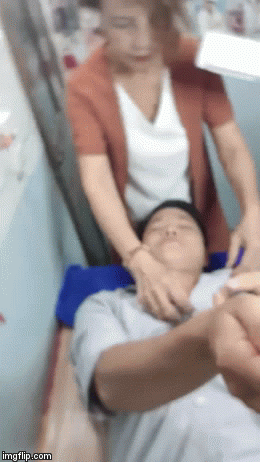 co dau 62 tuoi cung chong tre livestream tiet lo ly do duyen no khien hai nguoi ben nhau - 2