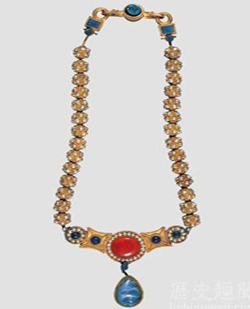 kho bau bi an trong ngoi mo khac dong chu "mo ra la chet" ngan nam khong ai dam mo - 4