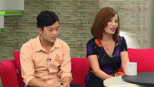 co dau 62 tuoi lan dau "thanh minh" ve hinh xam tren nguc - 2