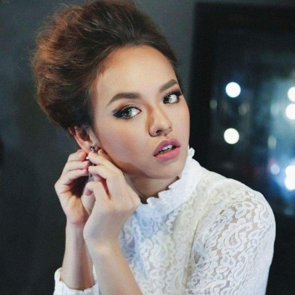 qua roi thoi "khong long may", mai ngo lang xe mot hoa mat nhung khong them danh son? - 11