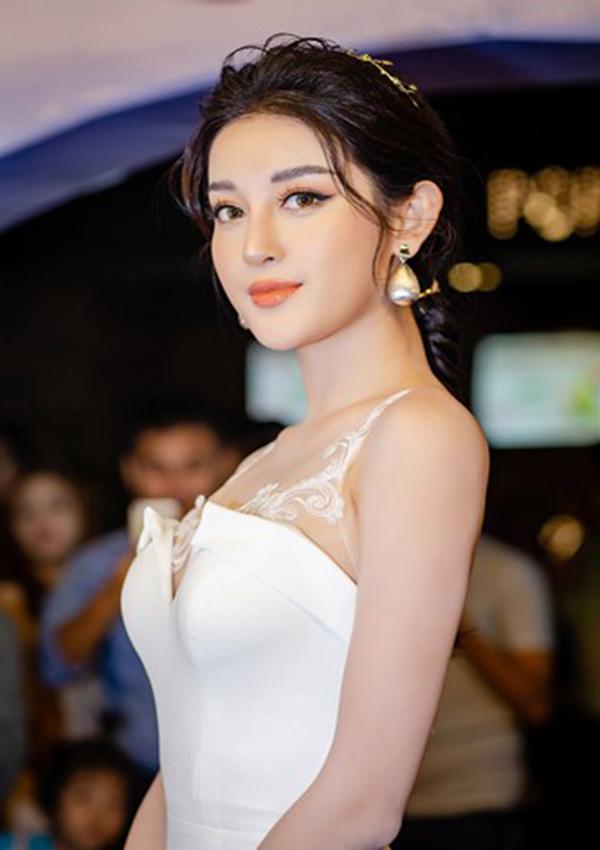 ngay thuong than thai "ngat troi", con o dam cuoi thi huyen my lai tut sac the nay - 4