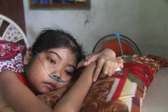 co gai vac chiec bung to tuong suot 12 nam, bi am anh “neu khong truyen mau, no se chet” - 5