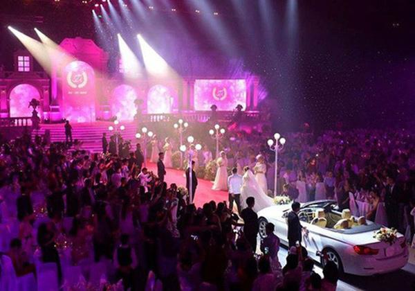 dam cuoi "khung" thue dam vinh hung lam mc o da nang: bo cua chu re len tieng - 1