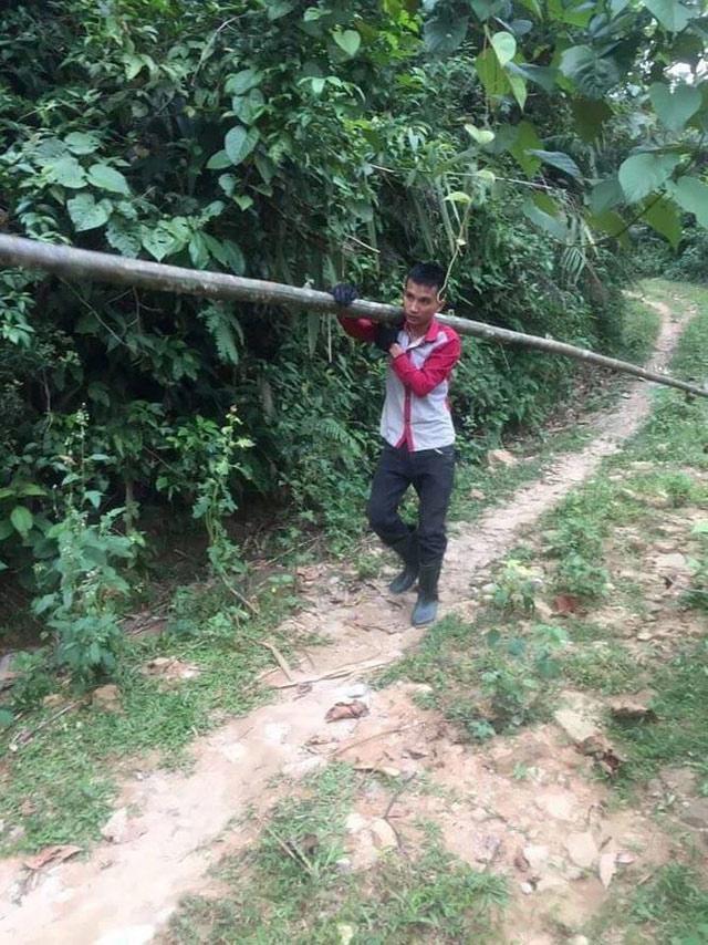 roi nuoc mat voi gia canh nam sinh bi truong sy quan thong tin tra ve - 4