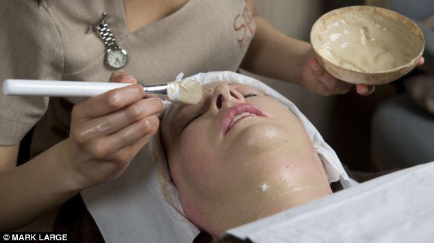 chuyen that nhu dua: bi quyet lam dep cua sao hollywood den tu nhung nguyen lieu gay soc nay - 2