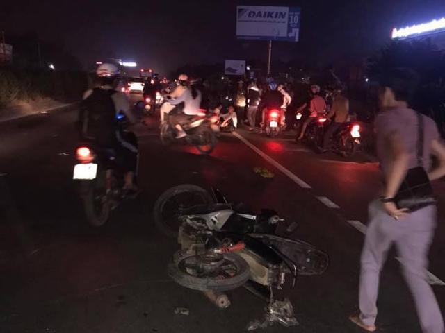 chong ngoi om thi the vo khoc ngat sau vu tai nan lien hoan tren quoc lo - 1