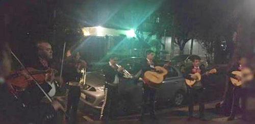 giup nguoi khac cau hon tren pho, chang trai ta hoa khi co gai chinh la vo minh - 1